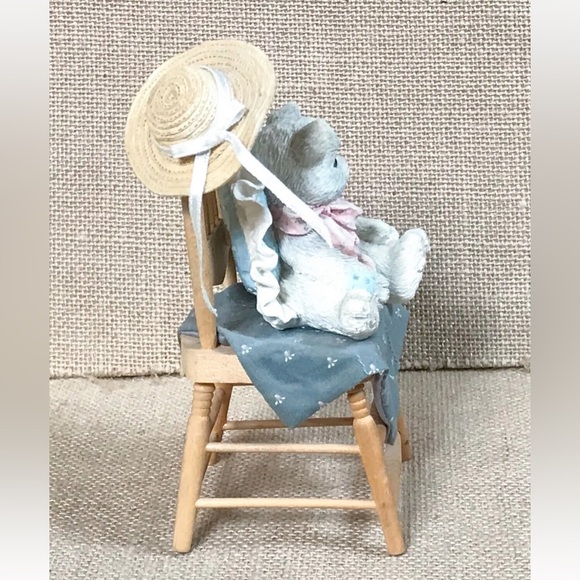 Vintage White Cat in Chair Resin Figurine Kitsch Cottage Granny Core AS IS READ - Picture 5 of 8